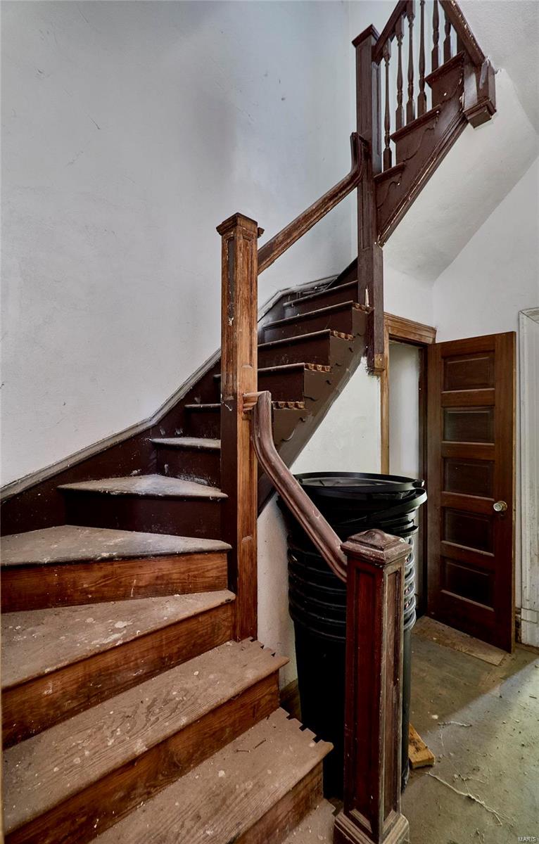 211 Midland Avenue Property Photo 44