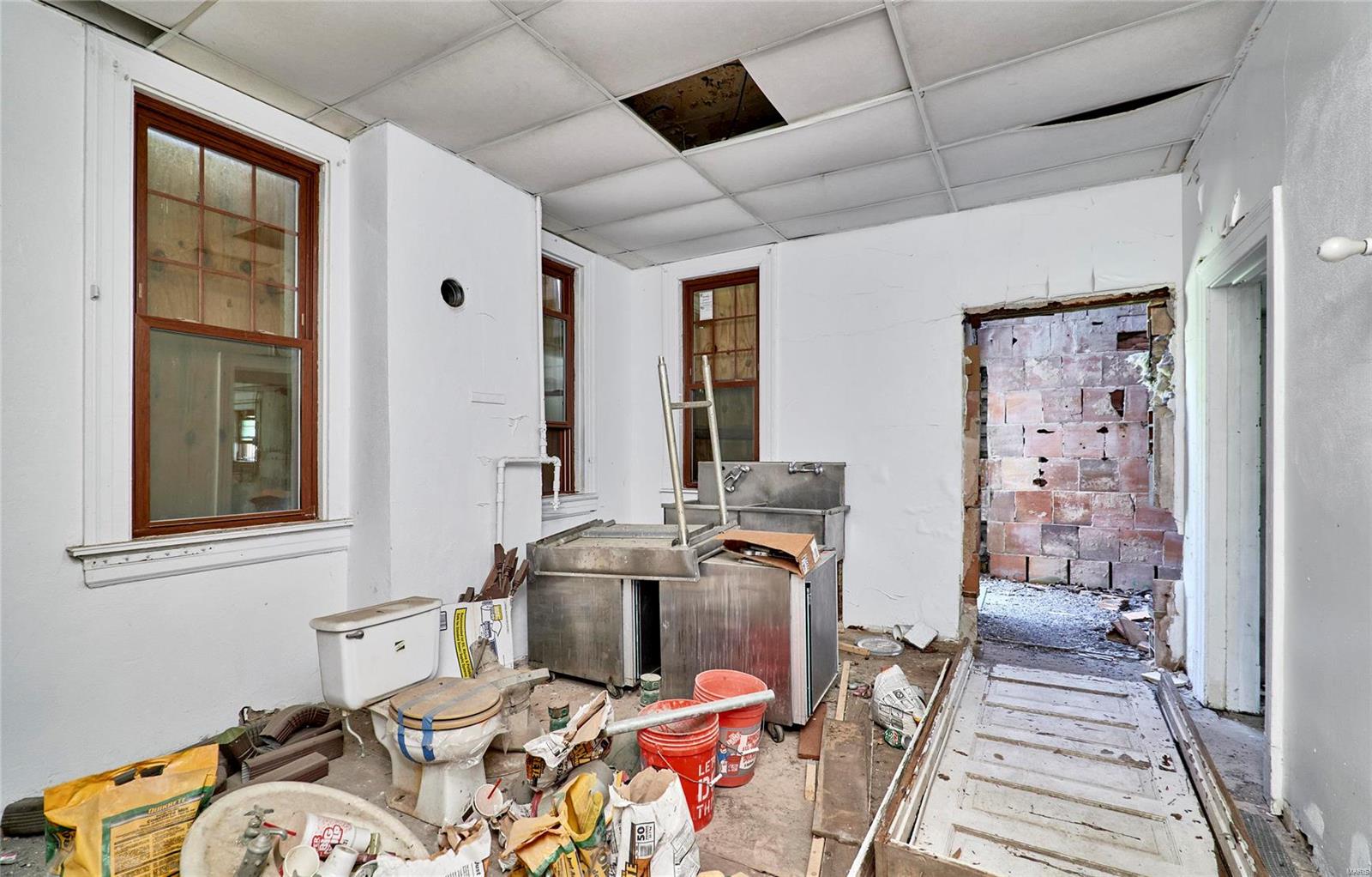 211 Midland Avenue Property Photo 46