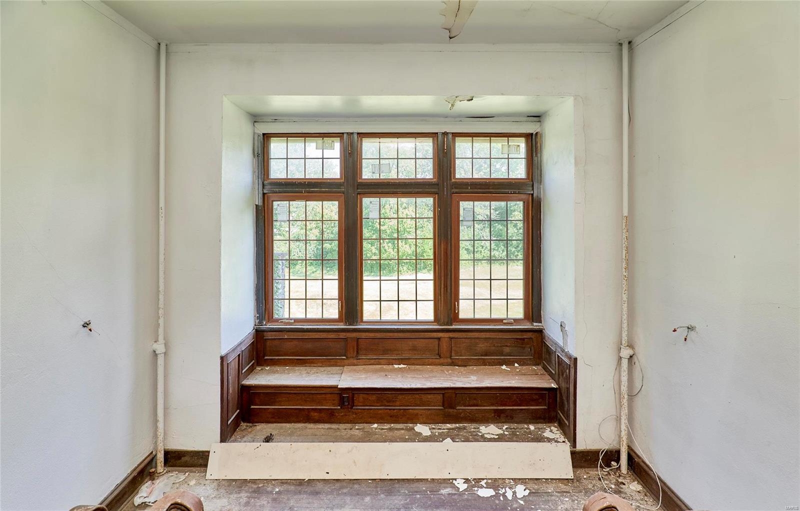 211 Midland Avenue Property Photo 47