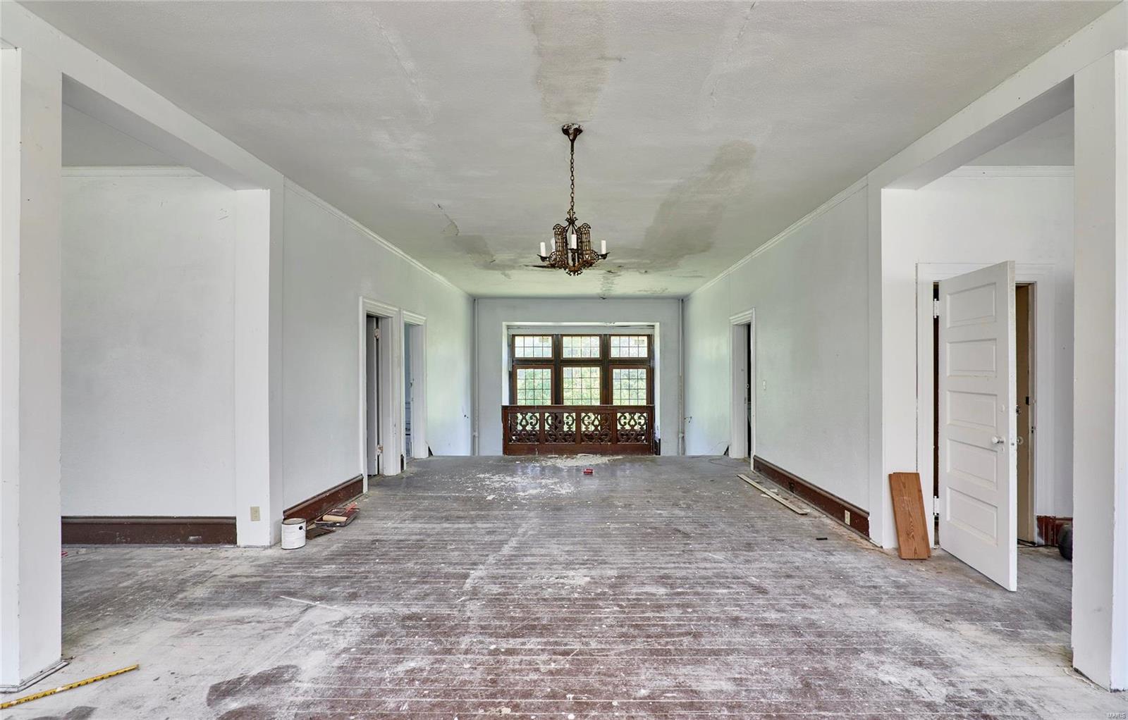 211 Midland Avenue Property Photo 50