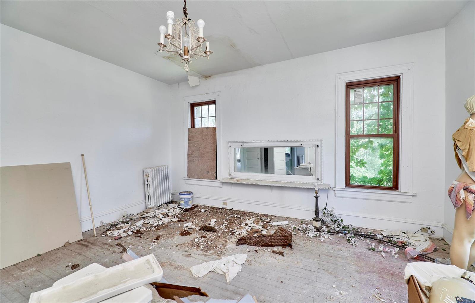 211 Midland Avenue Property Photo 57