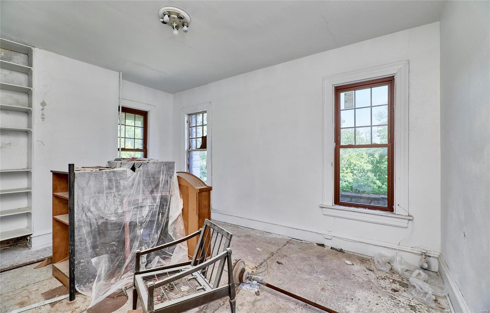 211 Midland Avenue Property Photo 59