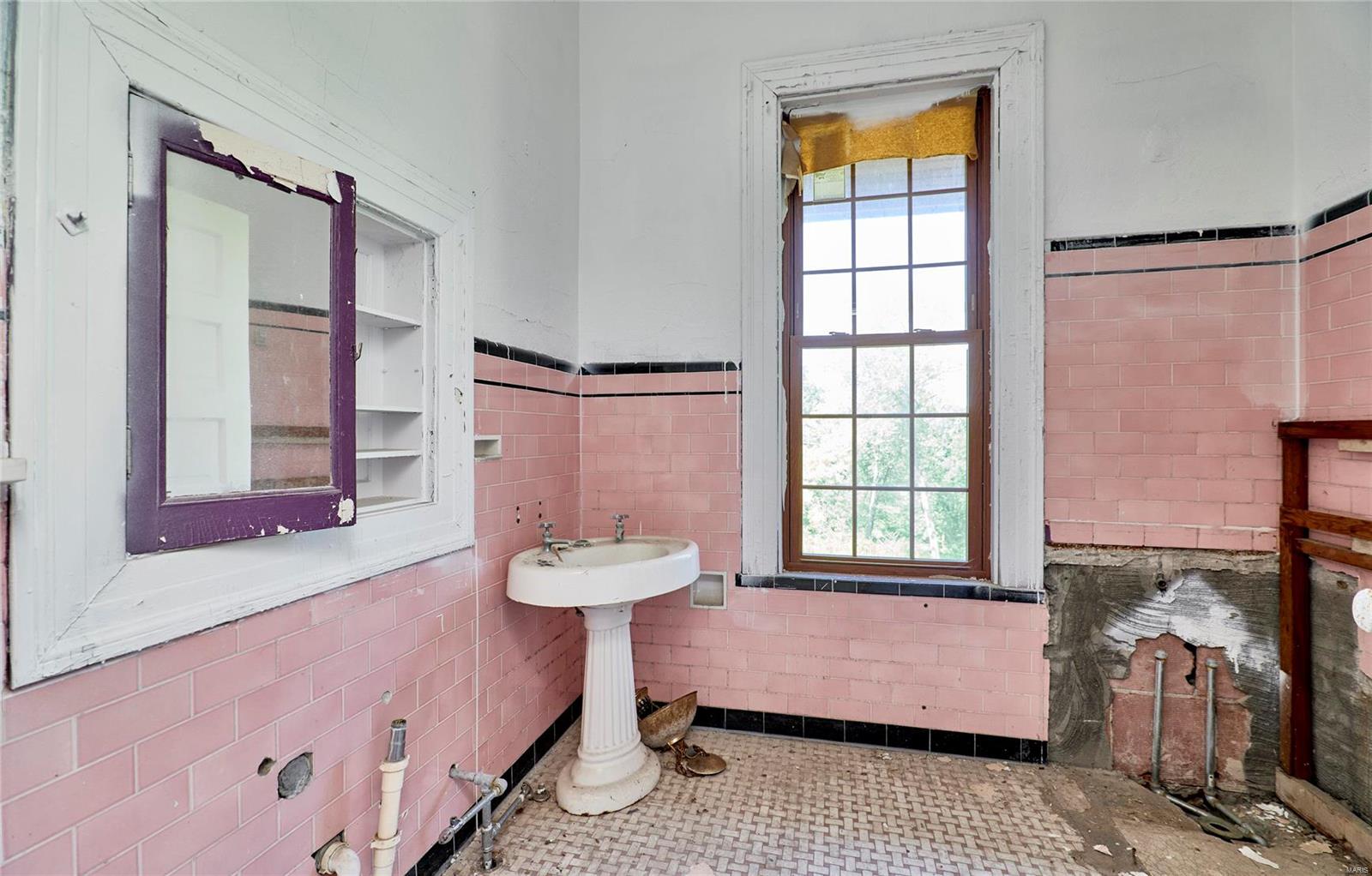 211 Midland Avenue Property Photo 61