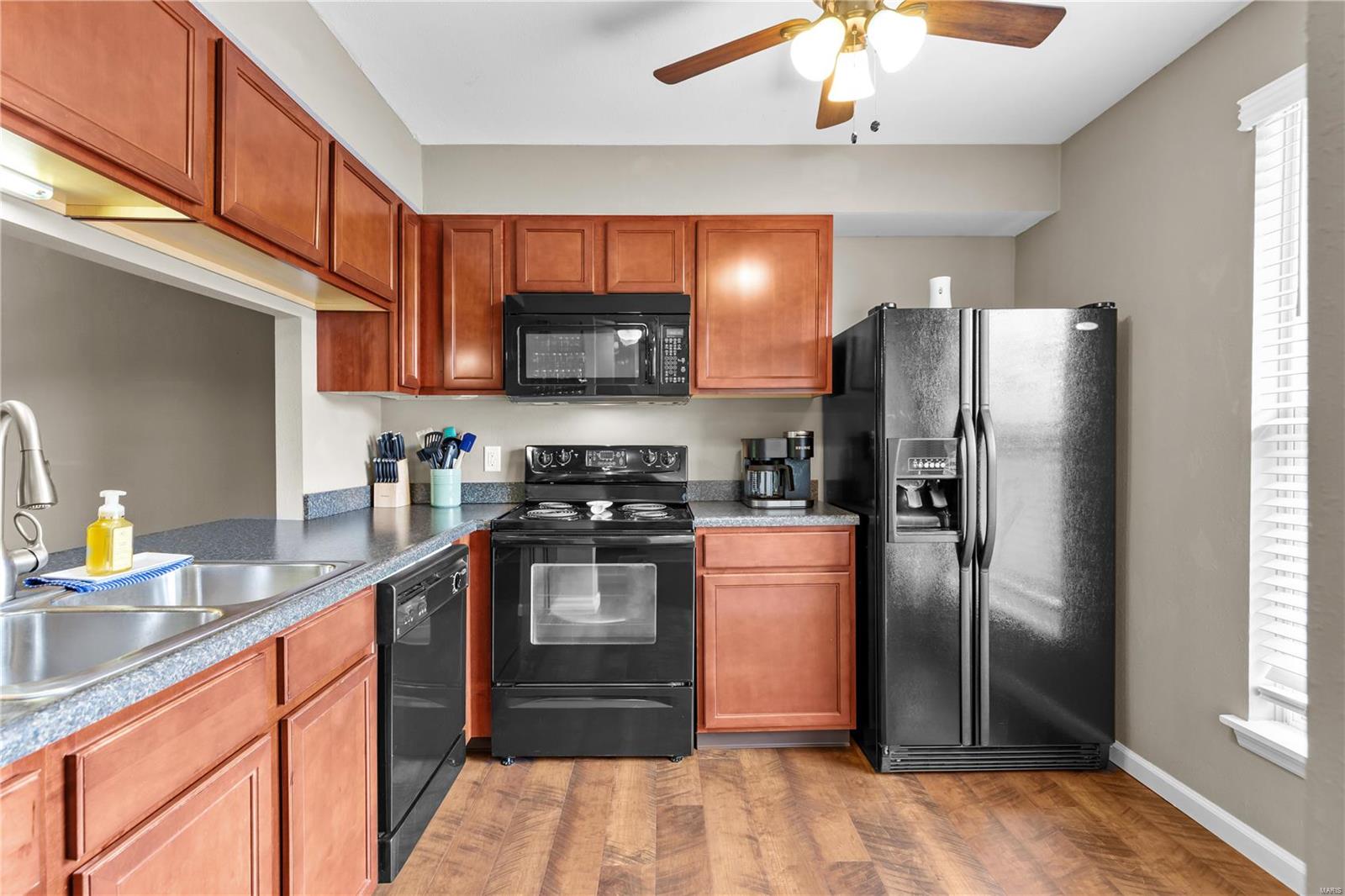 1943 Greenpoint Drive 301 Property Photo 4