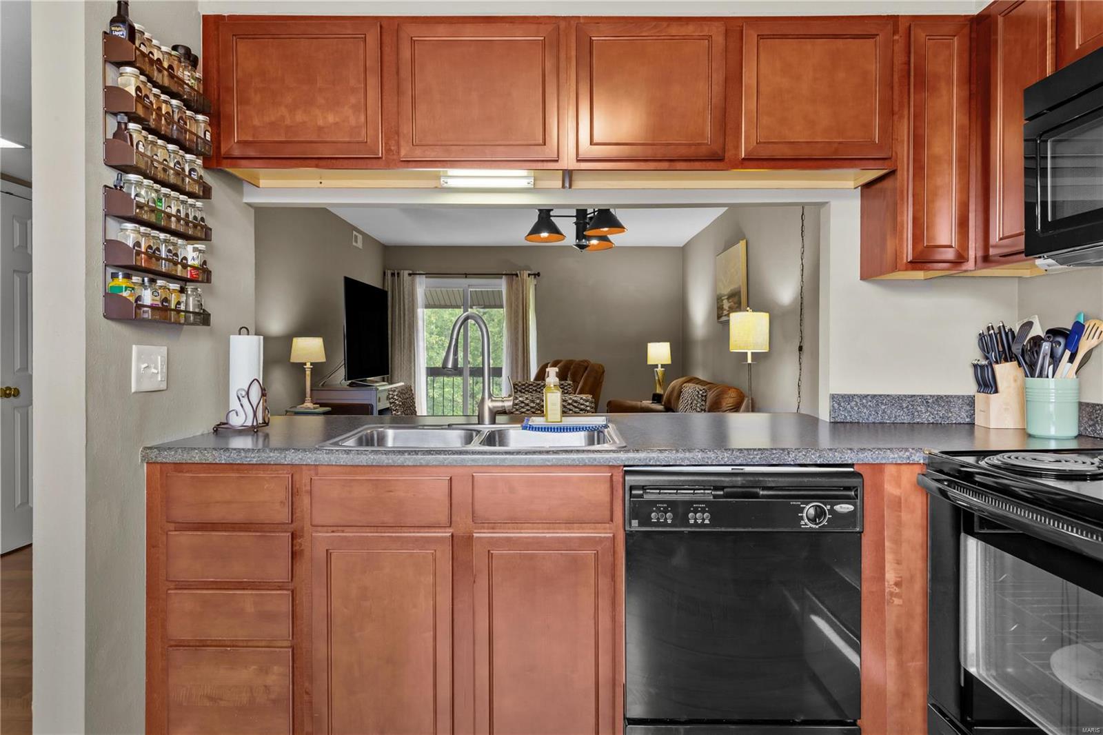 1943 Greenpoint Drive 301 Property Photo 6
