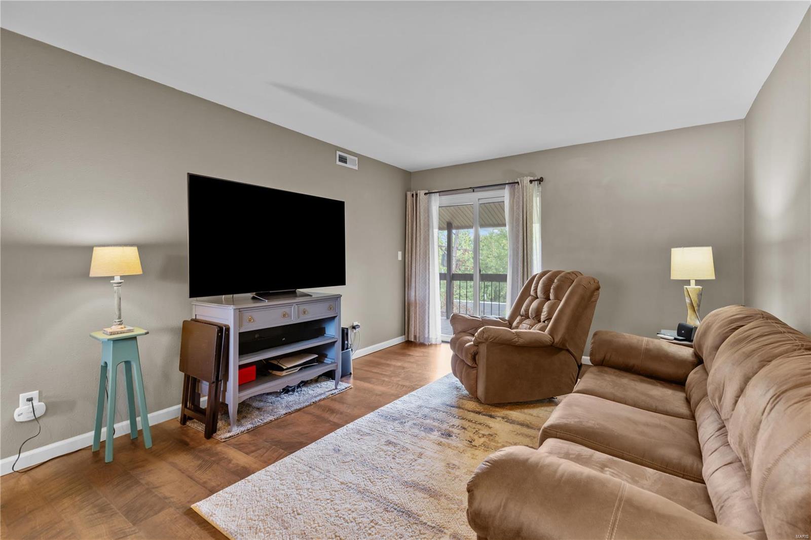 1943 Greenpoint Drive 301 Property Photo 8