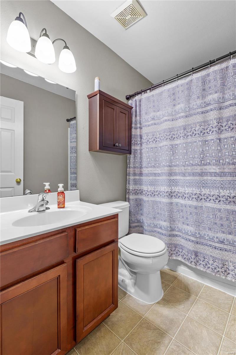 1943 Greenpoint Drive 301 Property Photo 13