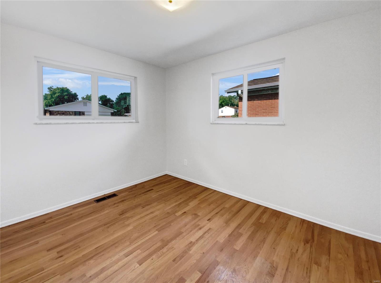 6823 Ardale Drive Property Photo 12