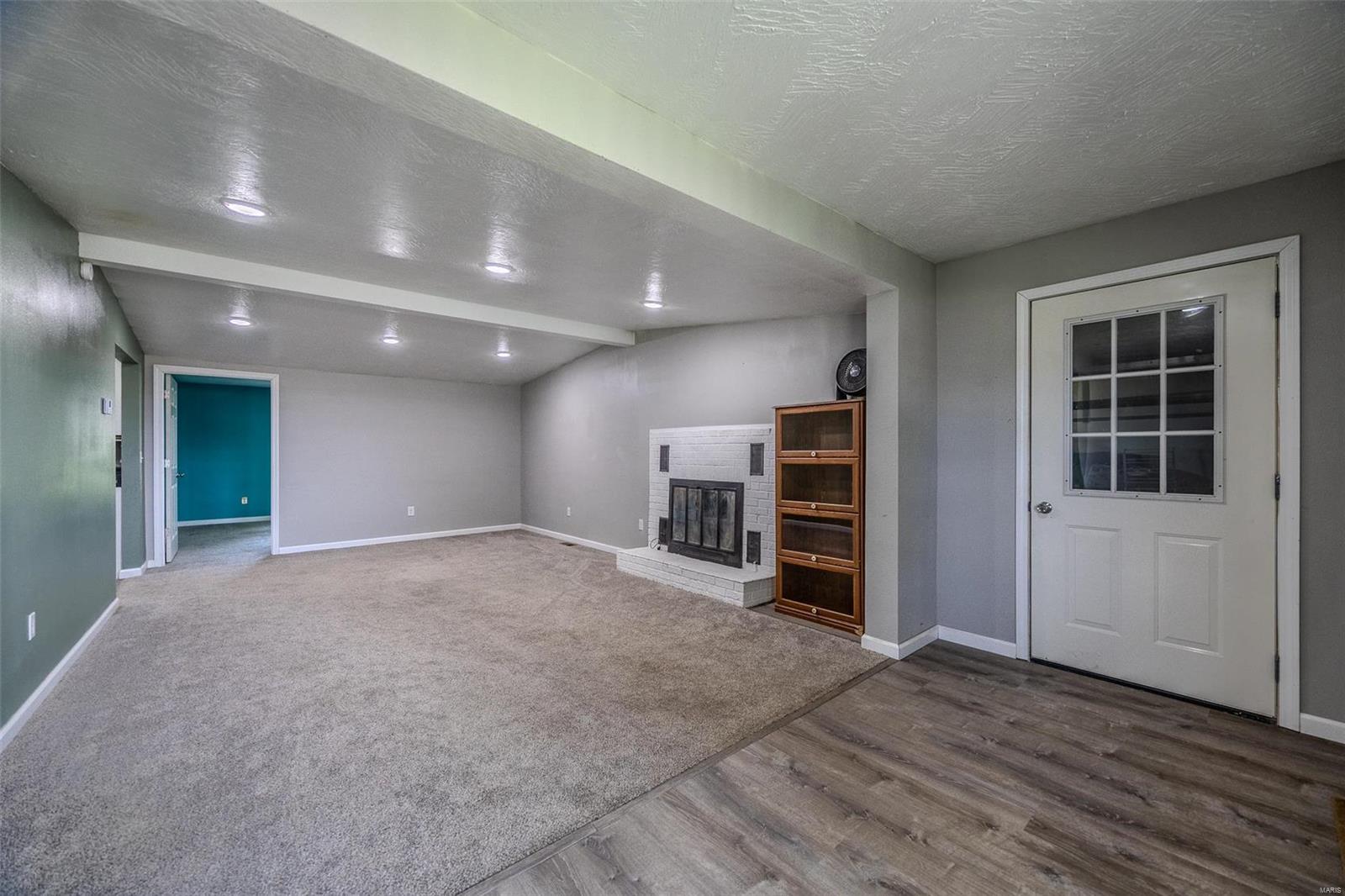 25492 Pennington Drive Property Photo 3