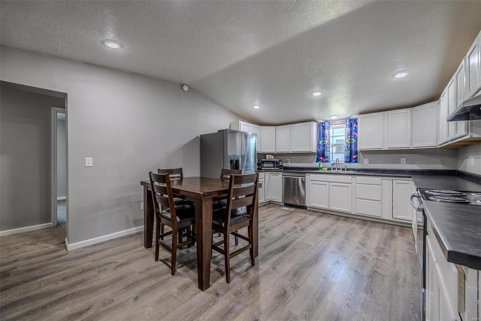 25492 Pennington Drive Property Photo 6