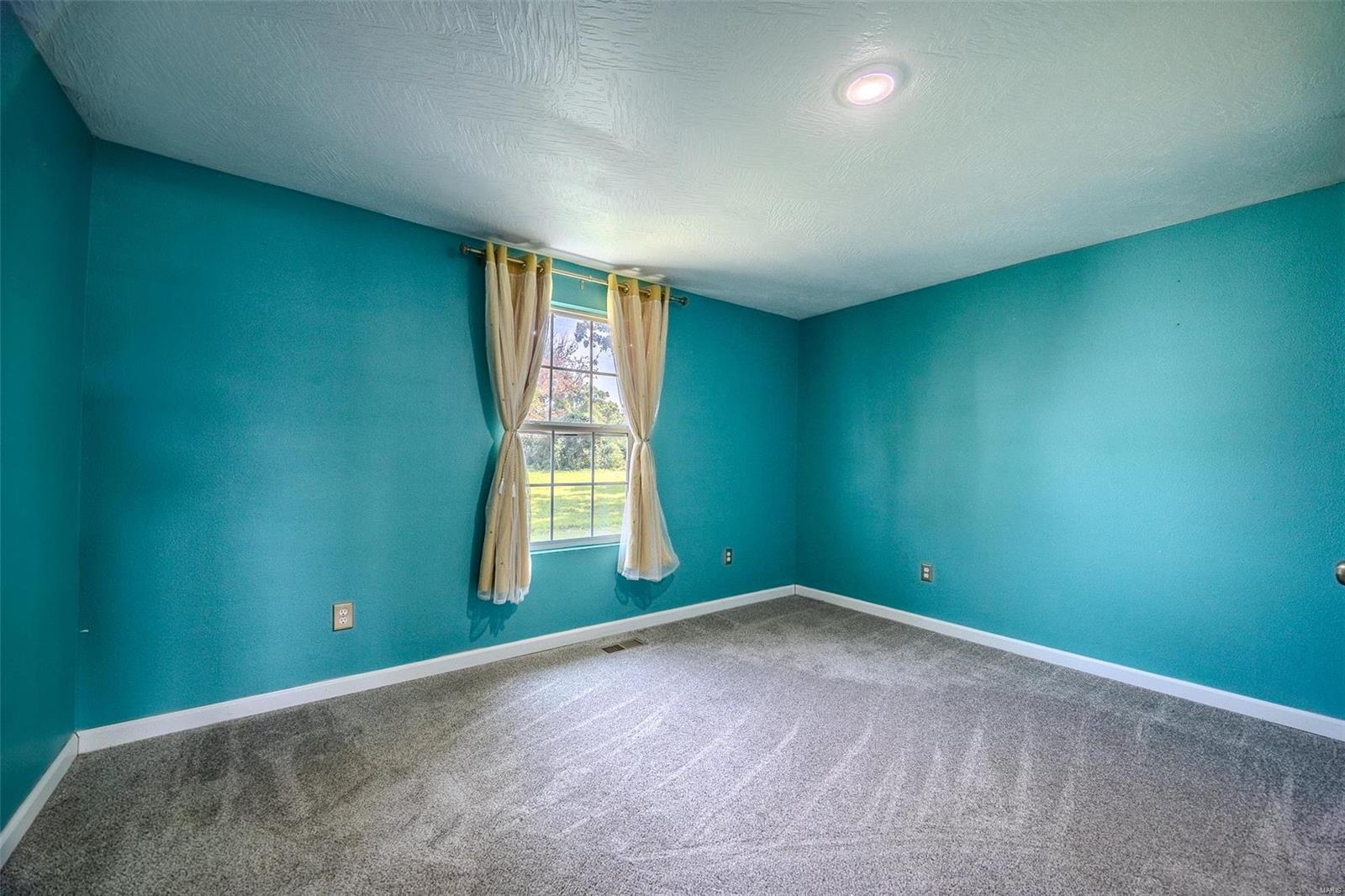 25492 Pennington Drive Property Photo 9