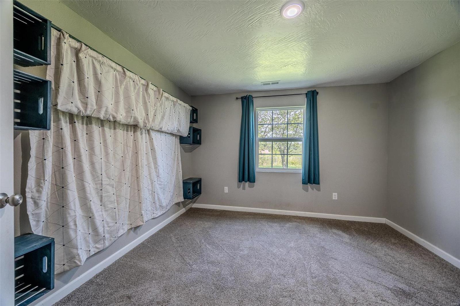 25492 Pennington Drive Property Photo 11