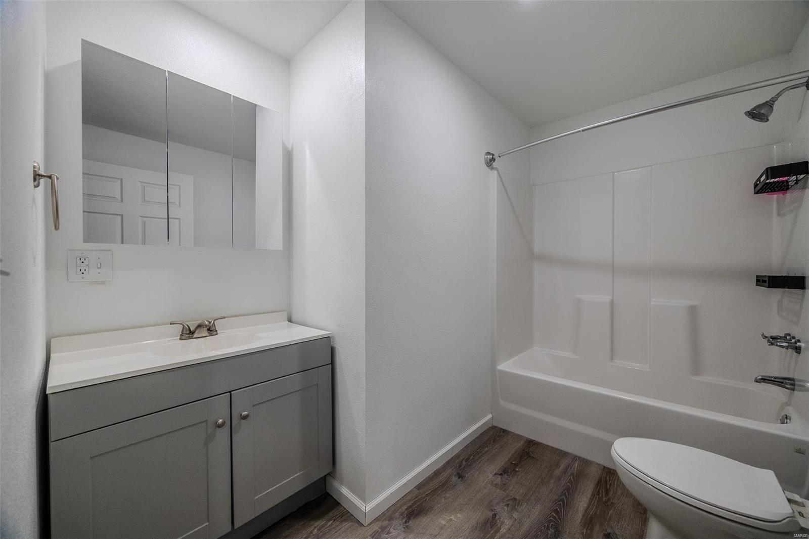 25492 Pennington Drive Property Photo 14