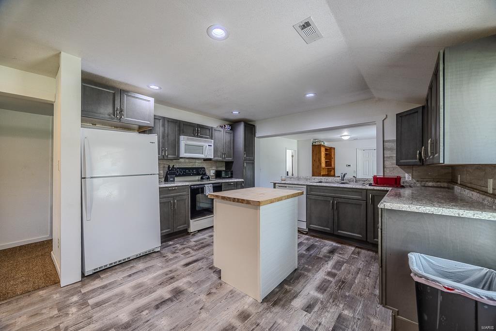 25402 Grindstone Road Property Photo 6