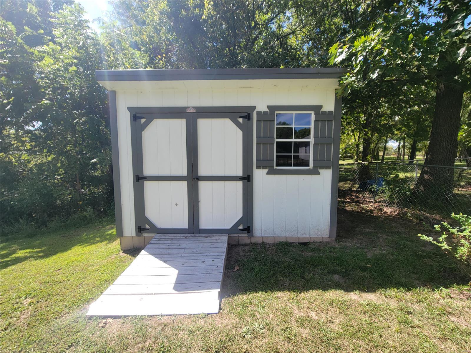 301 S Sloan Street Property Photo 7
