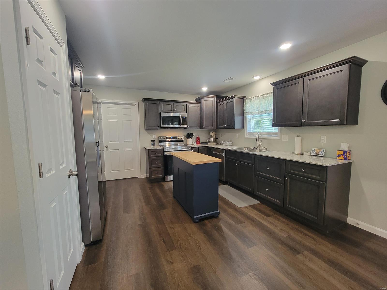 301 S Sloan Street Property Photo 12