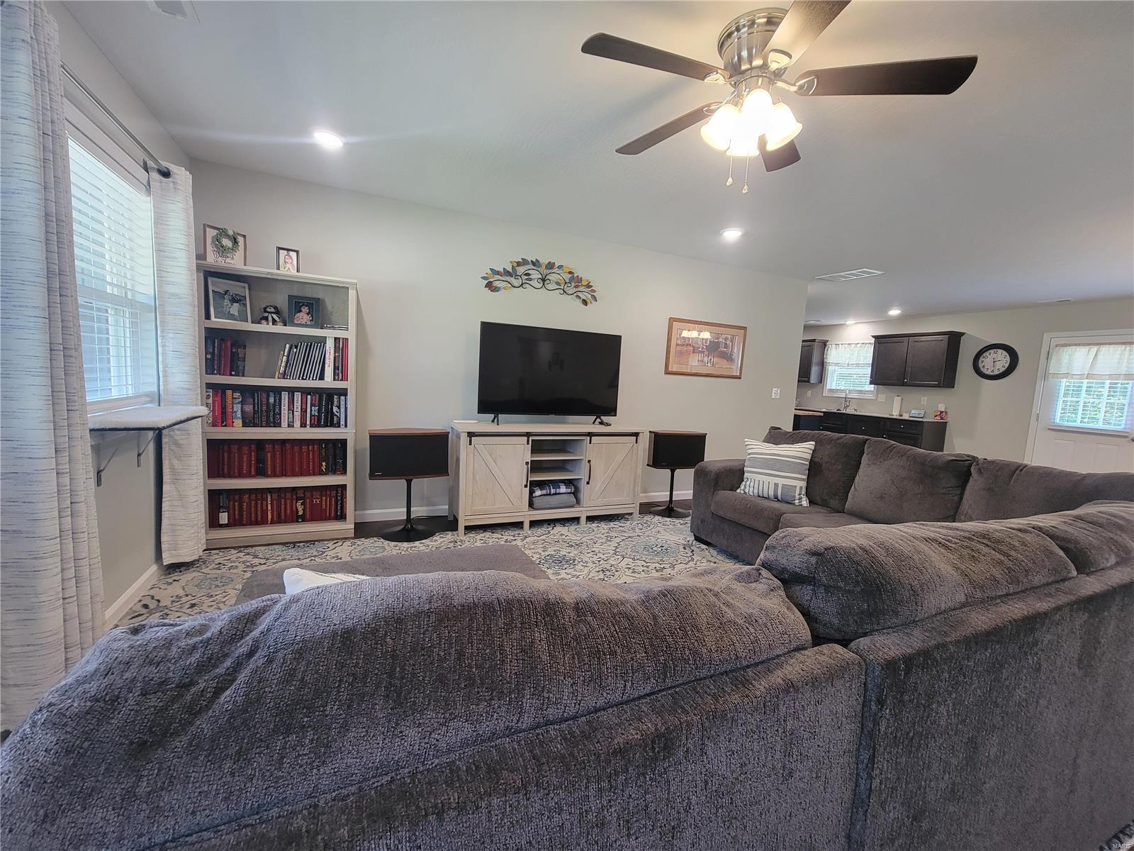 301 S Sloan Street Property Photo 24