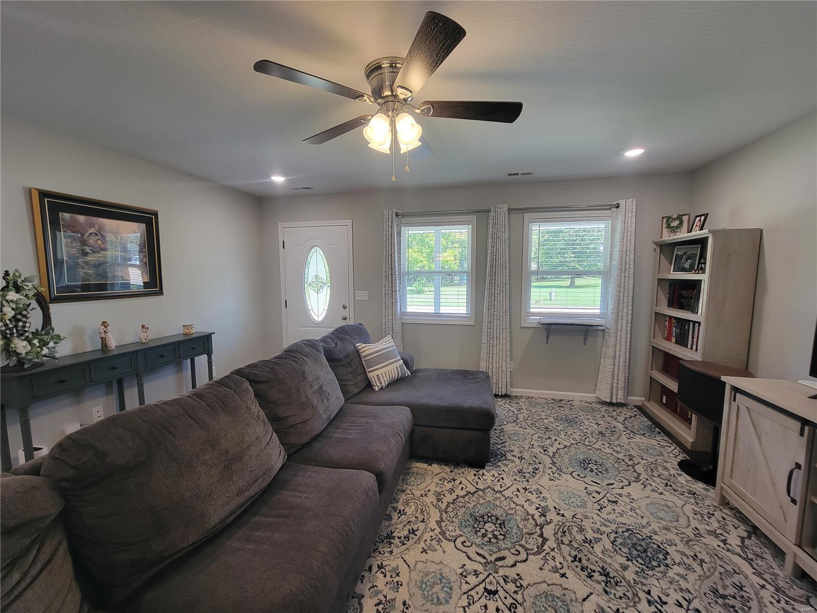 301 S Sloan Street Property Photo 25