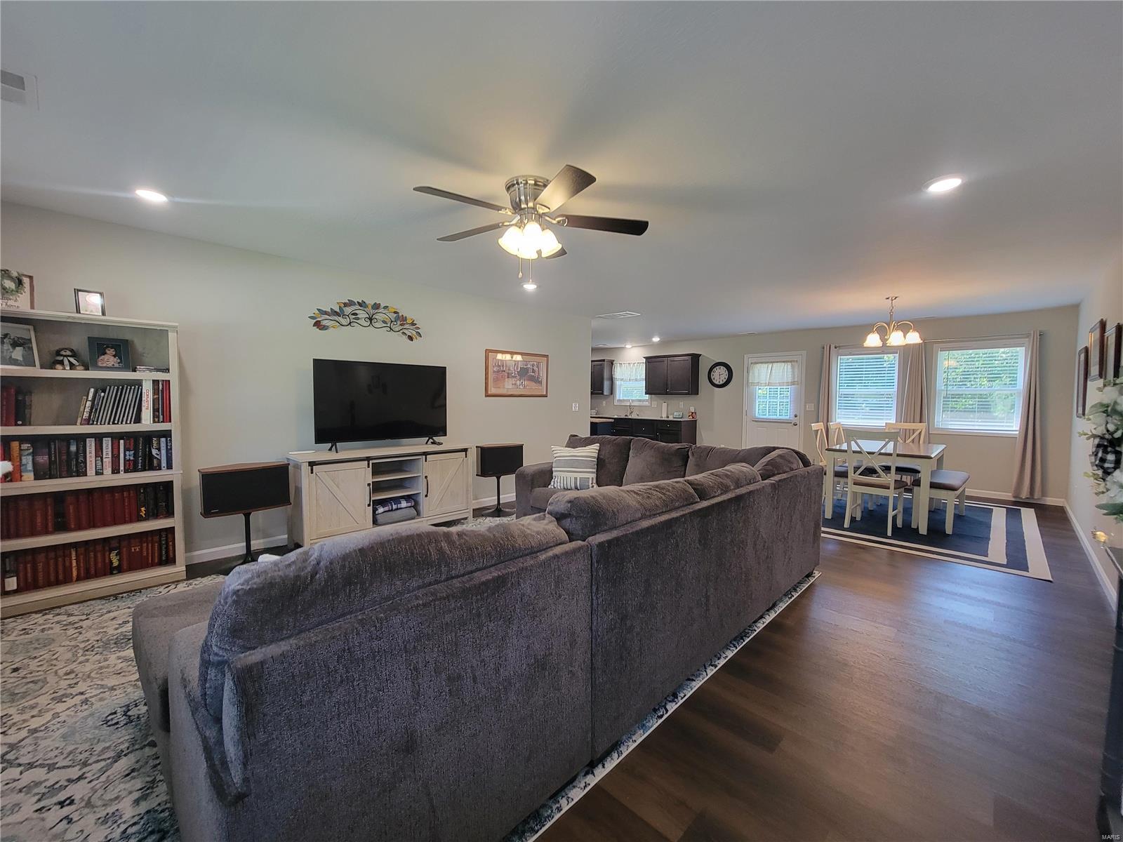 301 S Sloan Street Property Photo 26