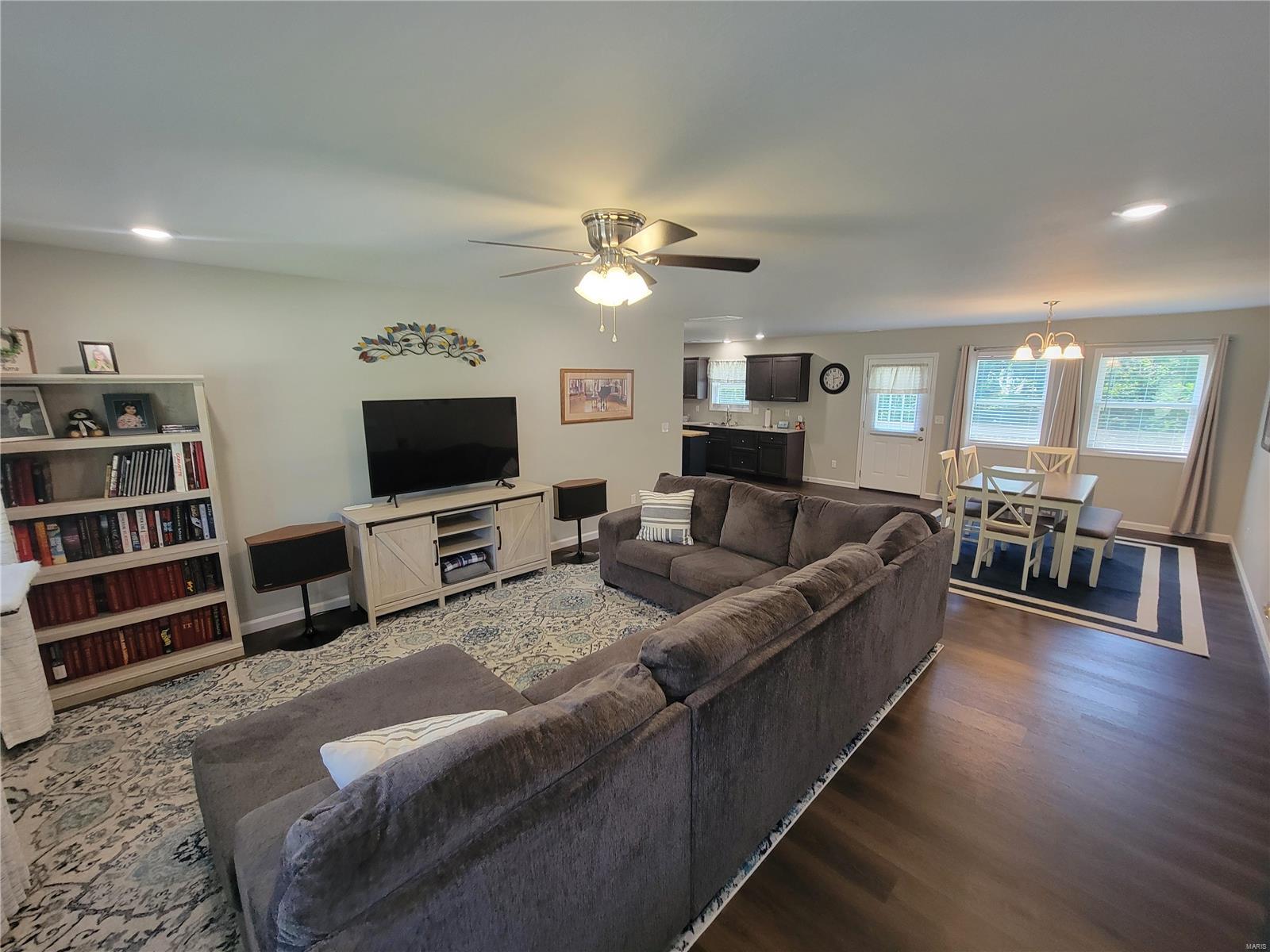 301 S Sloan Street Property Photo 27