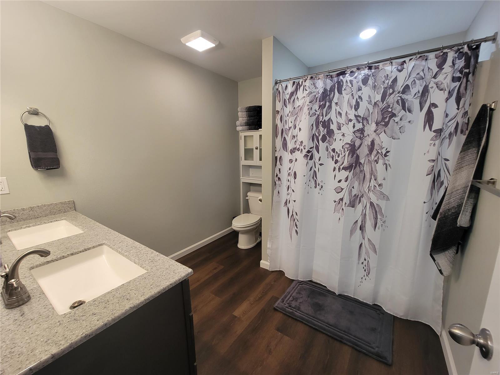 301 S Sloan Street Property Photo 32