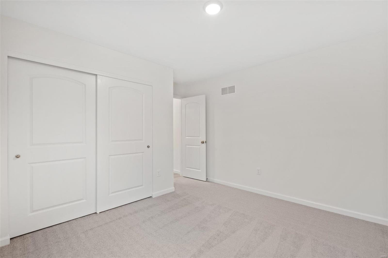 1421 Bloomfield Drive Property Photo 2