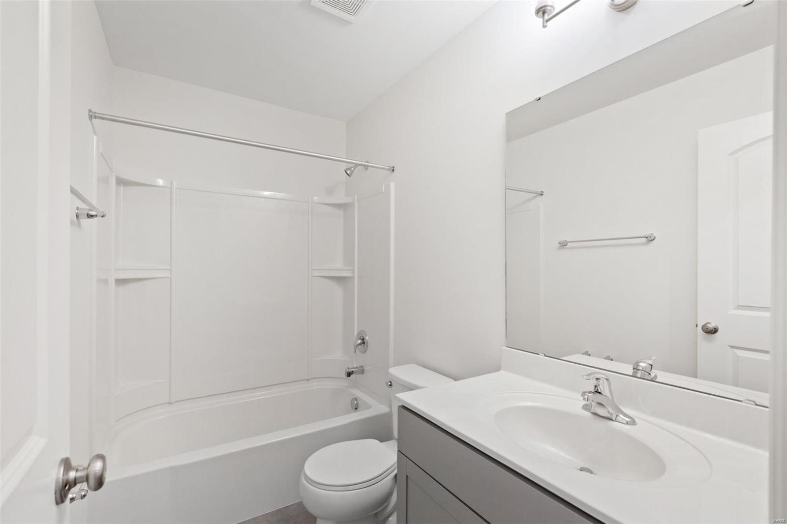 1421 Bloomfield Drive Property Photo 4