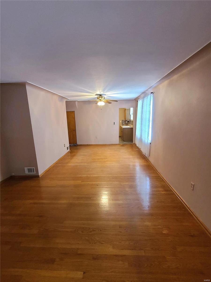 2406 Grand Avenue Property Photo 3