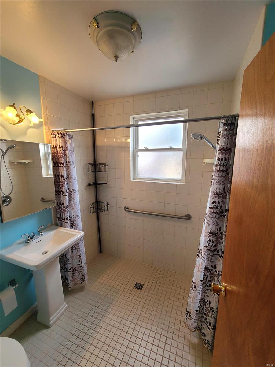 2406 Grand Avenue Property Photo 9