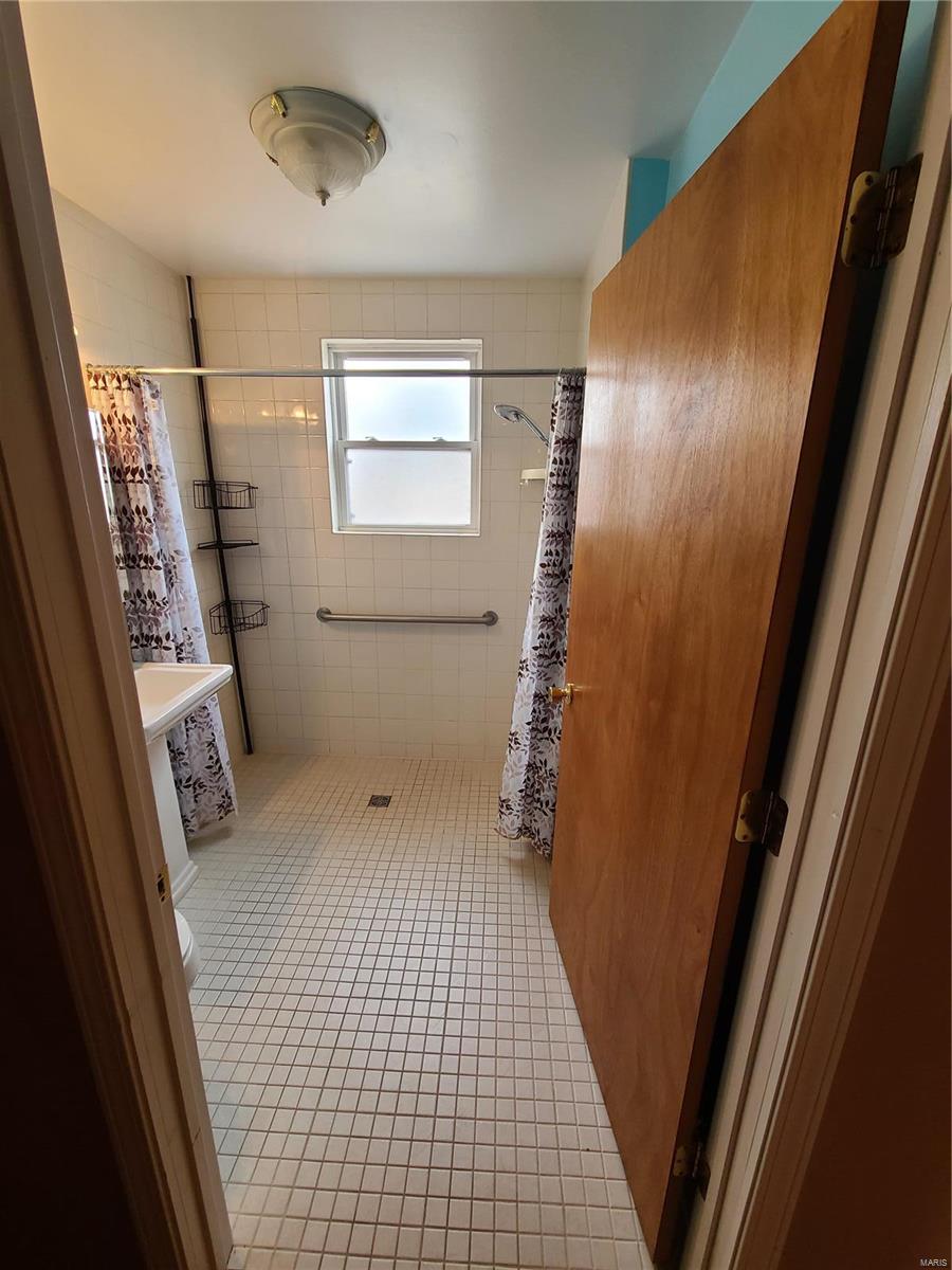 2406 Grand Avenue Property Photo 10
