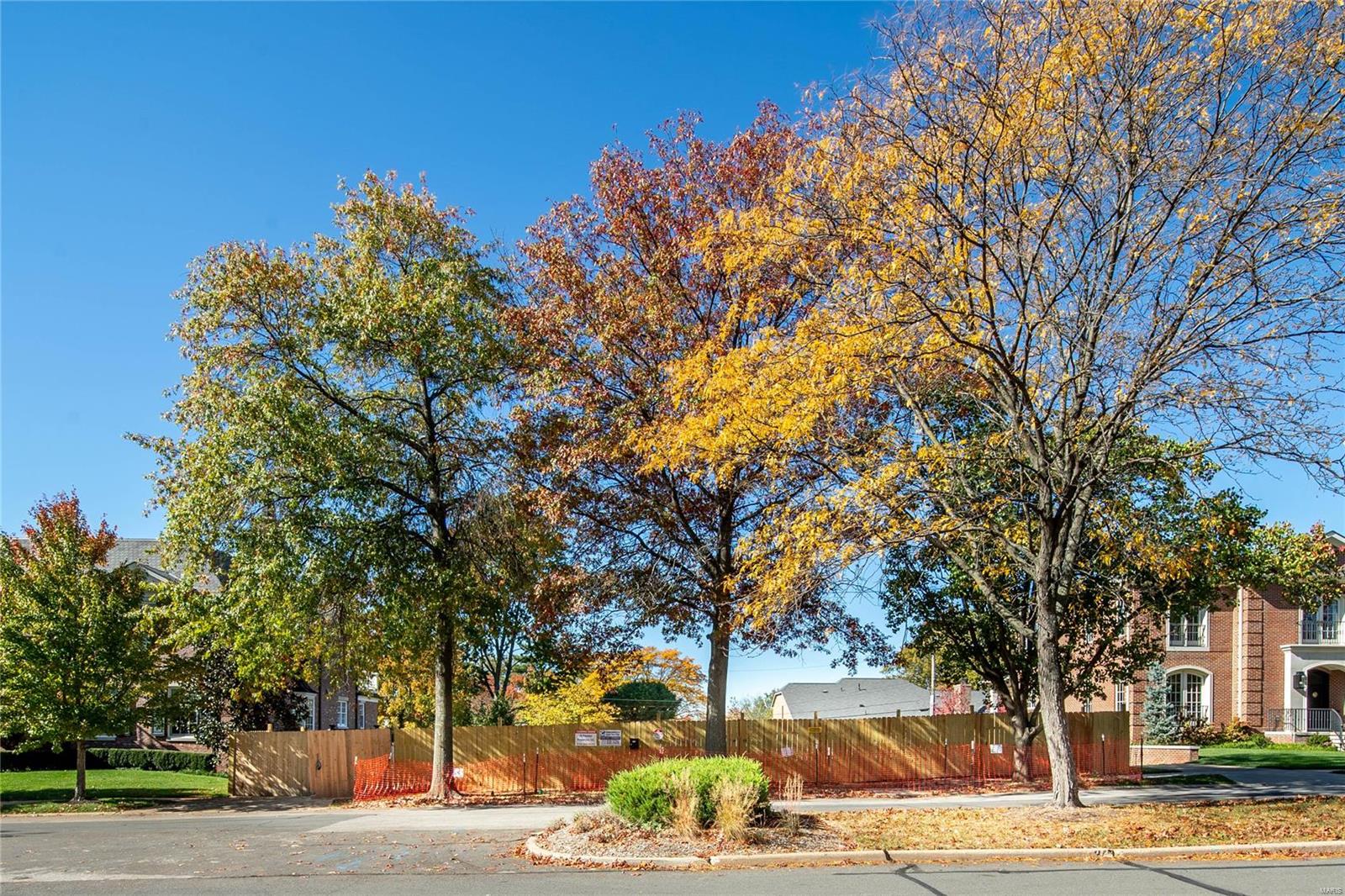 123 N Forsyth Boulevard Property Photo 1