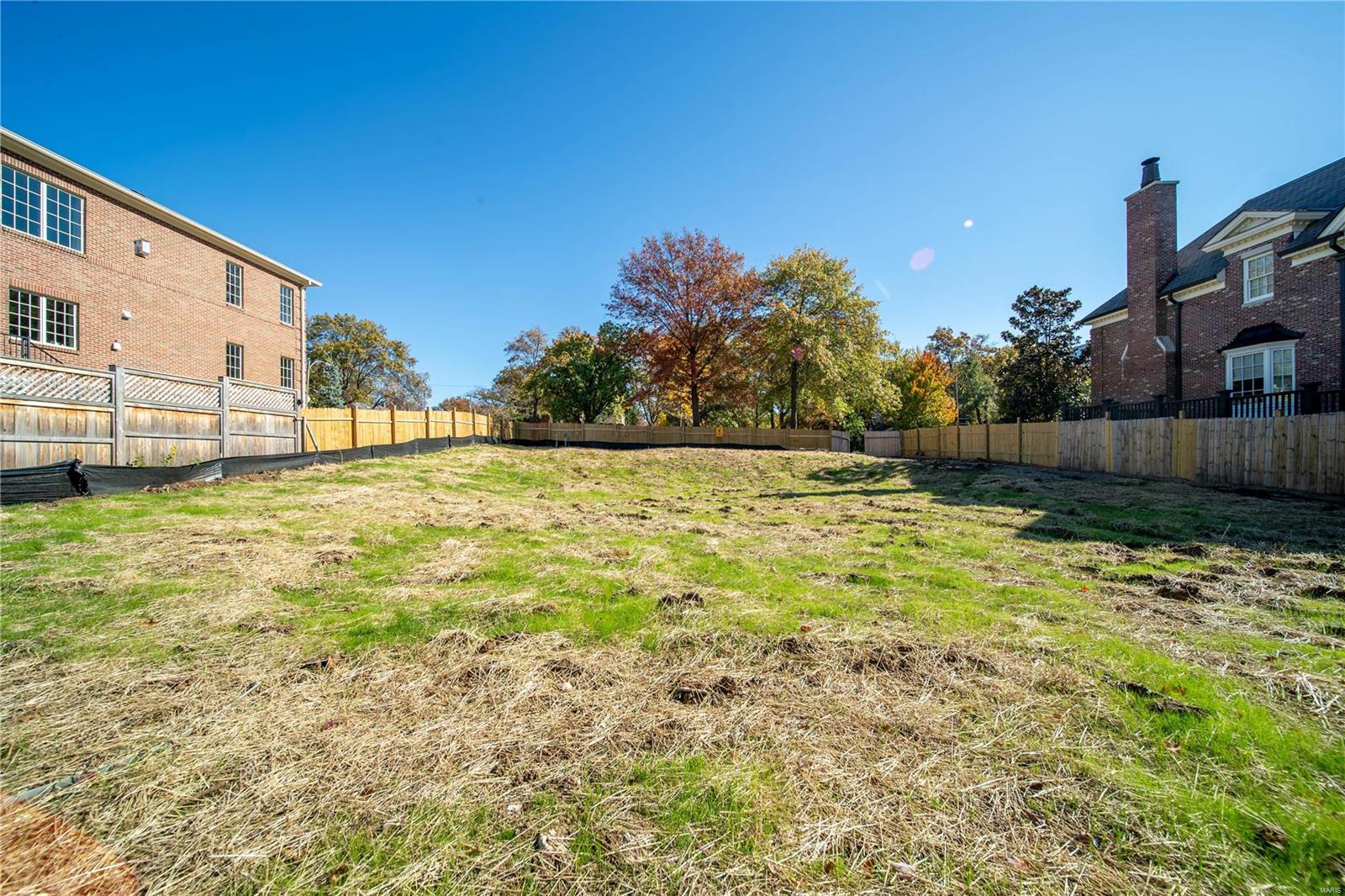 123 N Forsyth Boulevard Property Photo 2