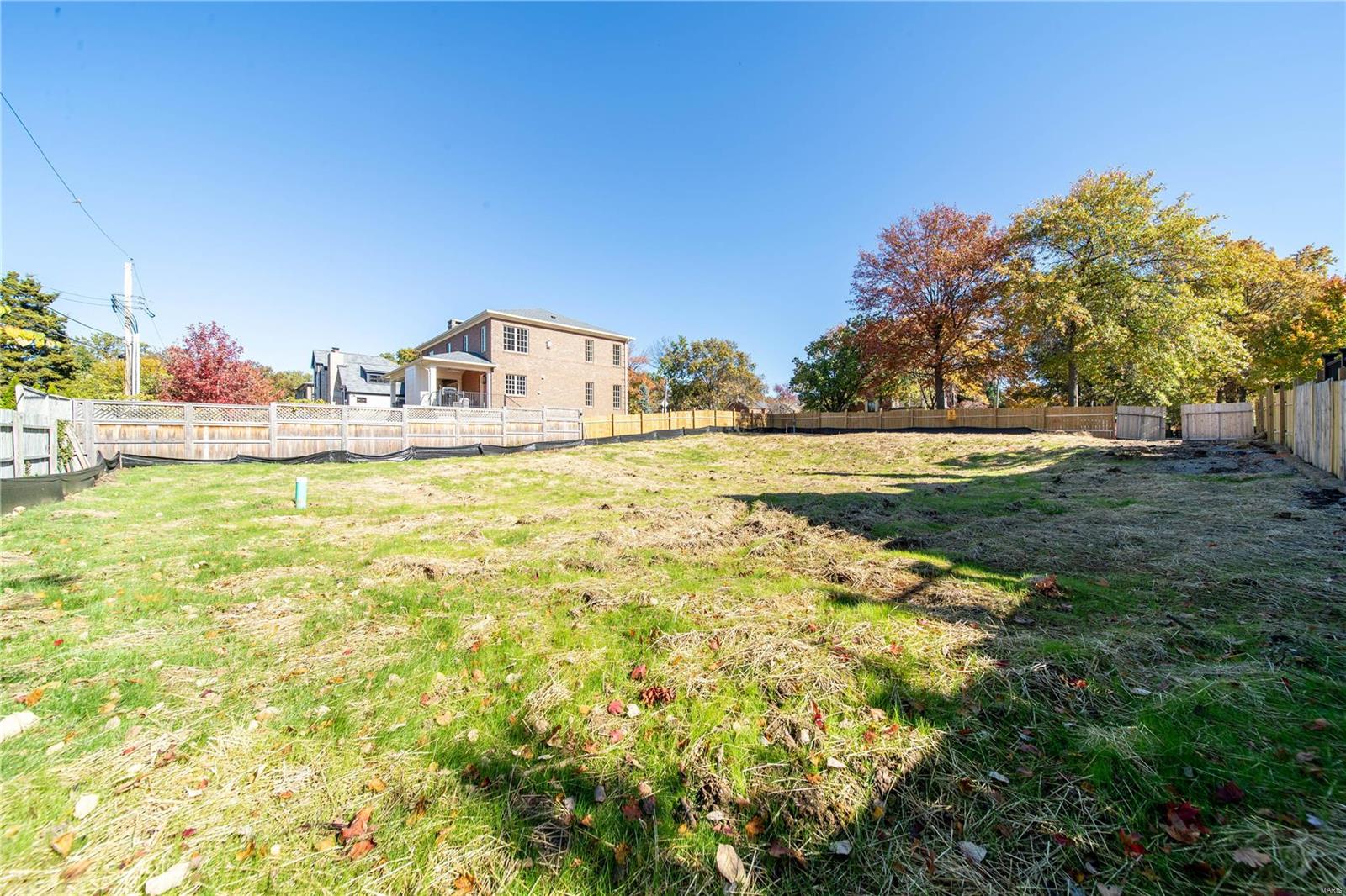 123 N Forsyth Boulevard Property Photo 3