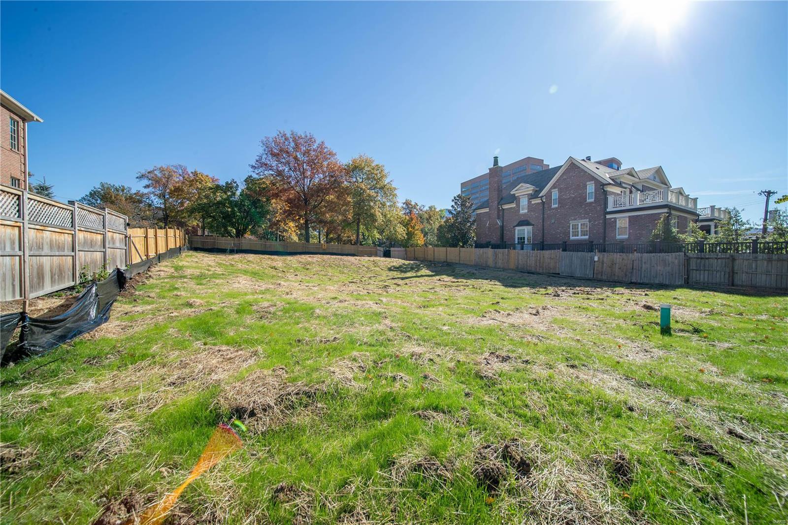 123 N Forsyth Boulevard Property Photo 4