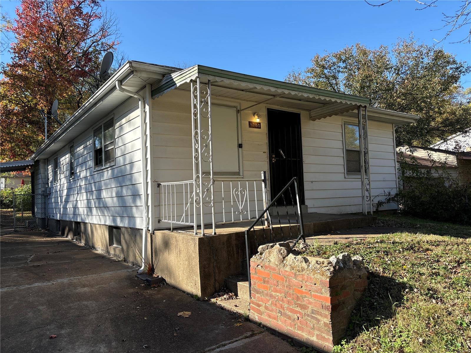 9705 Winkler Drive Property Photo 4