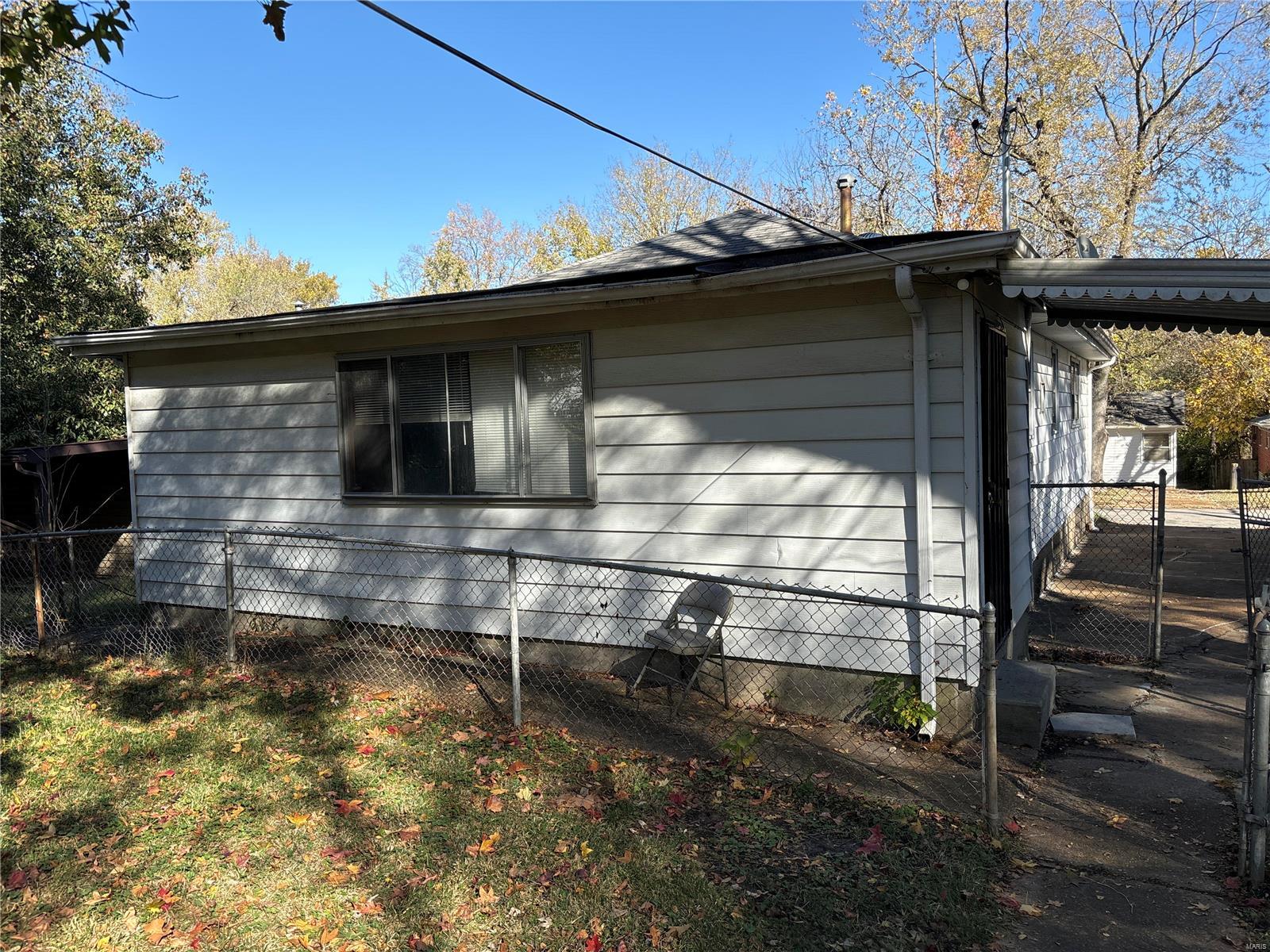 9705 Winkler Drive Property Photo 5
