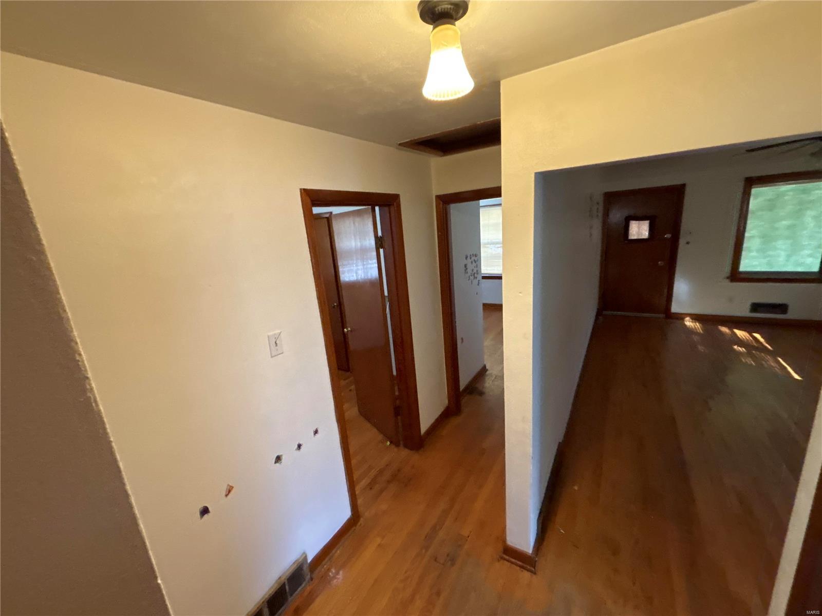 9705 Winkler Drive Property Photo 10