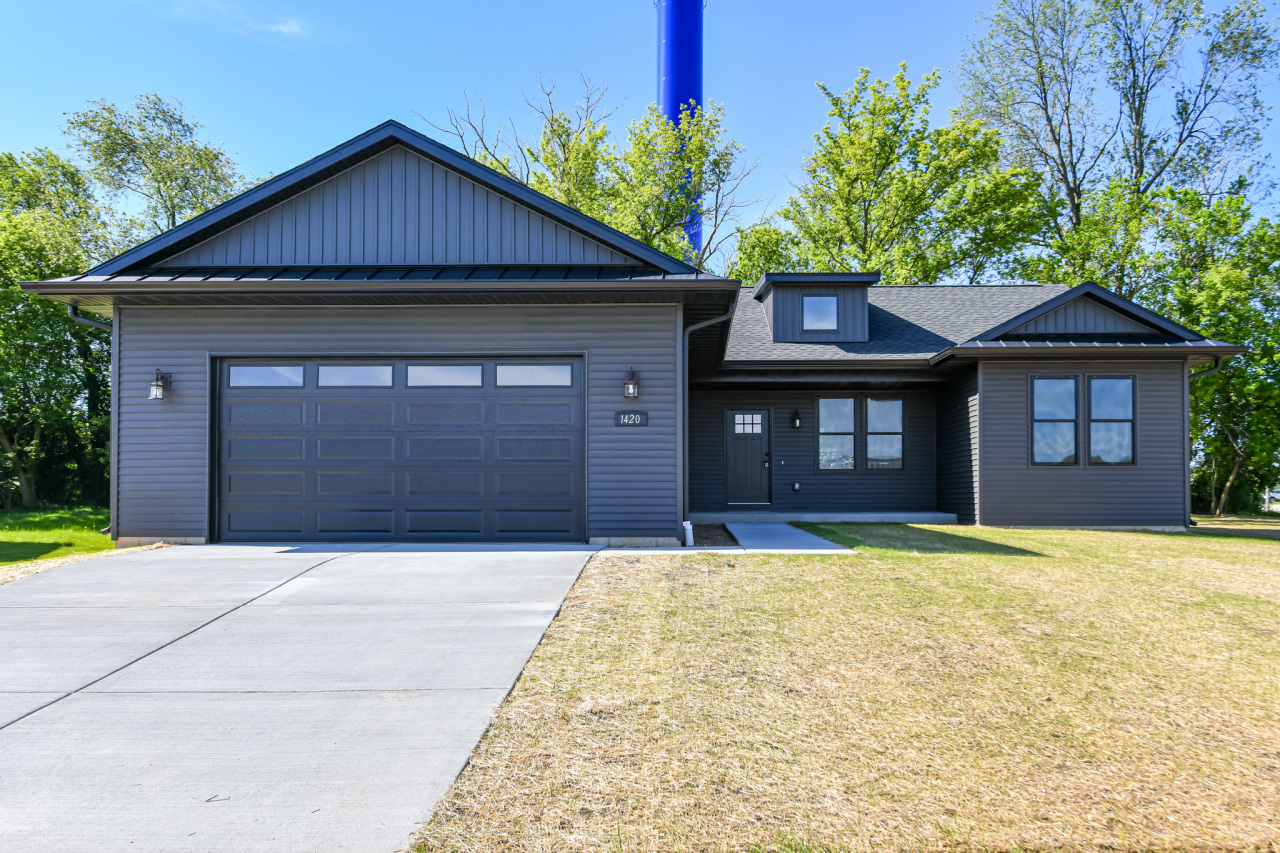 1420 Tamarack St Property Photo 1