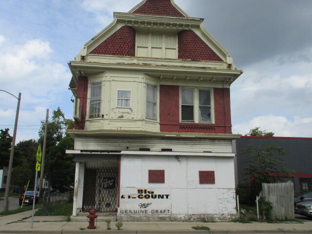 830 W Center St Property Photo 1