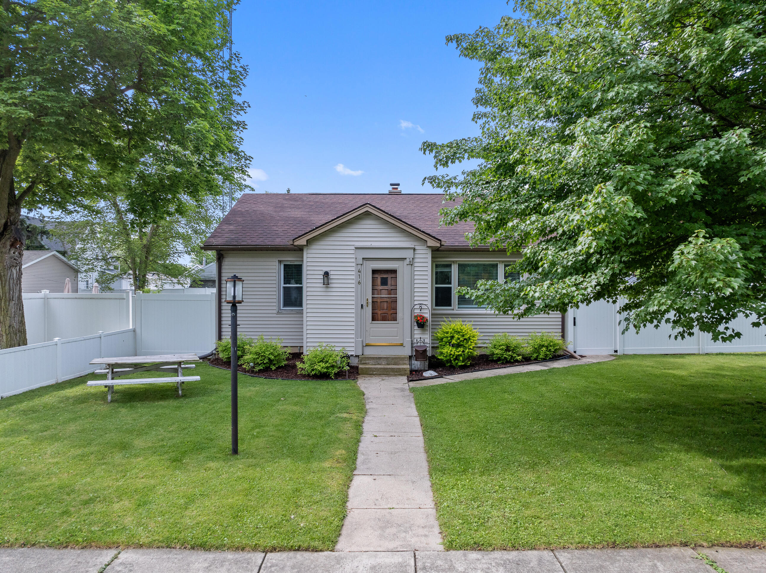 416 Haskins St Property Photo 1