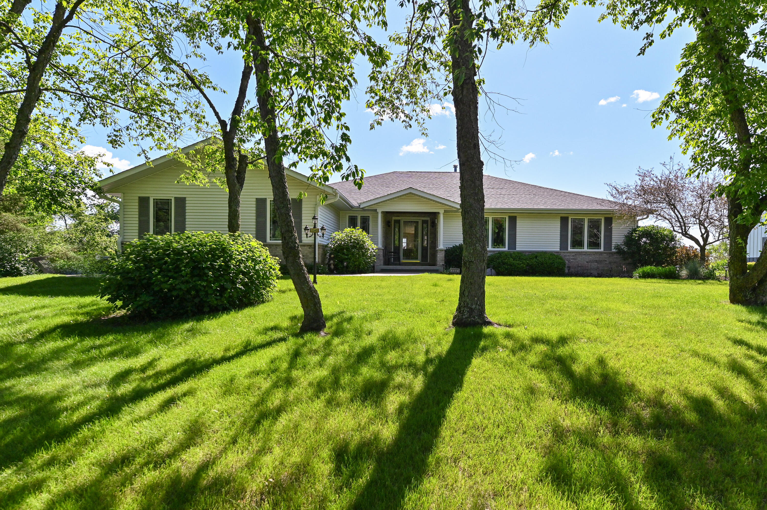 2543 South Rd Property Photo 1