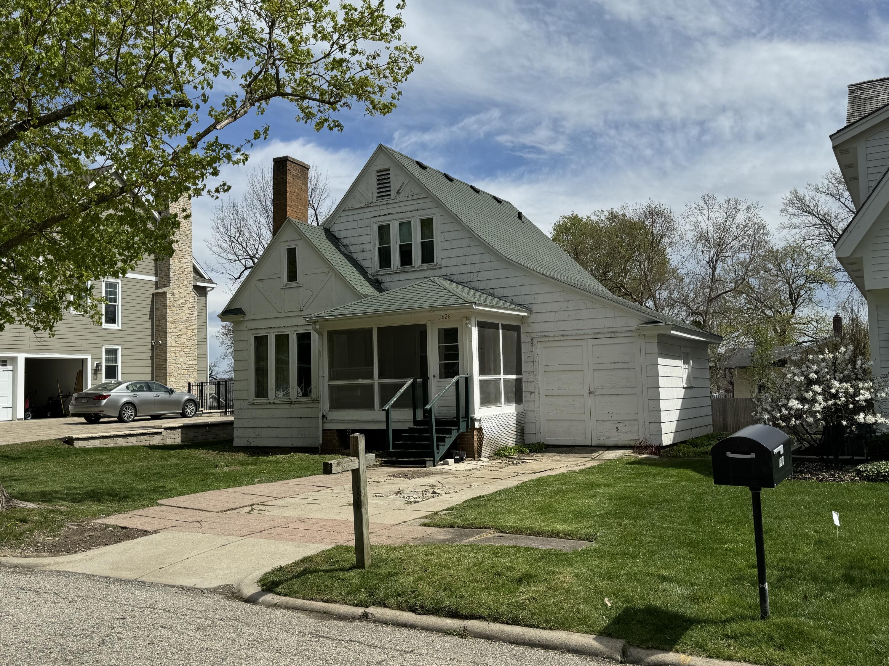 1626 Evergreen Ln Property Photo 1