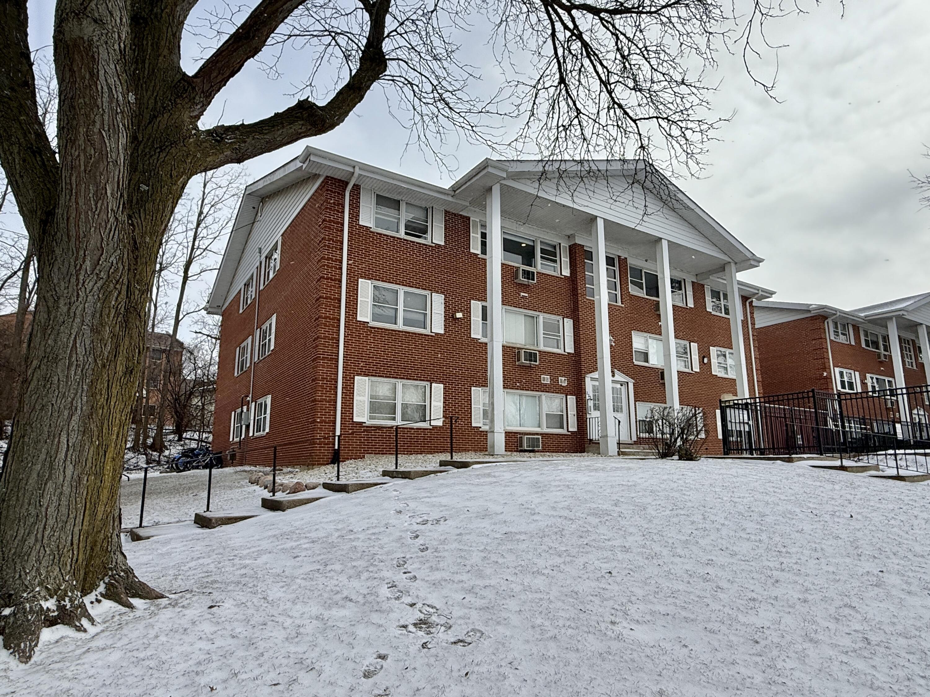 1905034 Property Photo 1