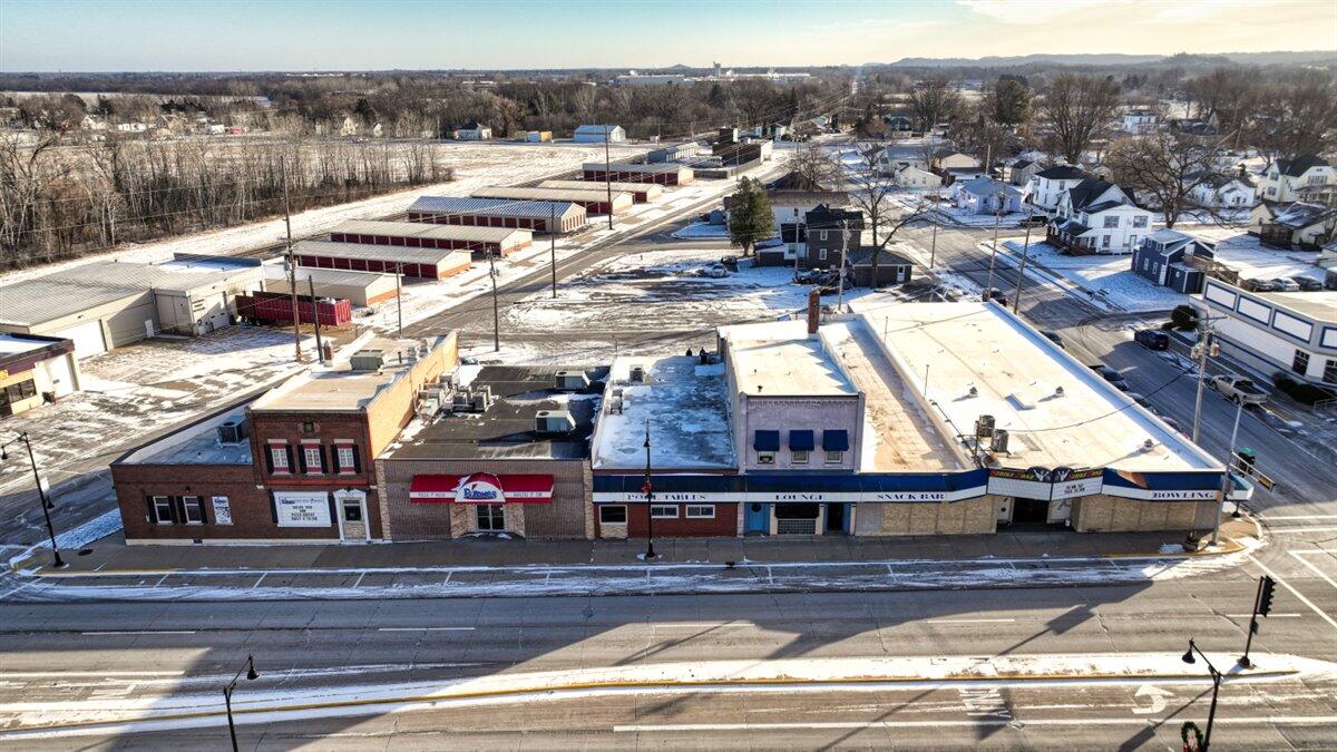 210-202 Superior Ave - Property Photo 1