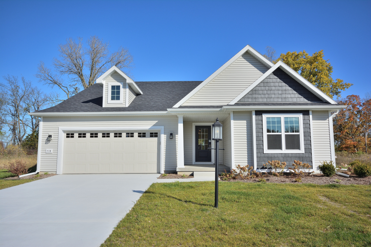 710 5 Mile Rd Property Photo 1