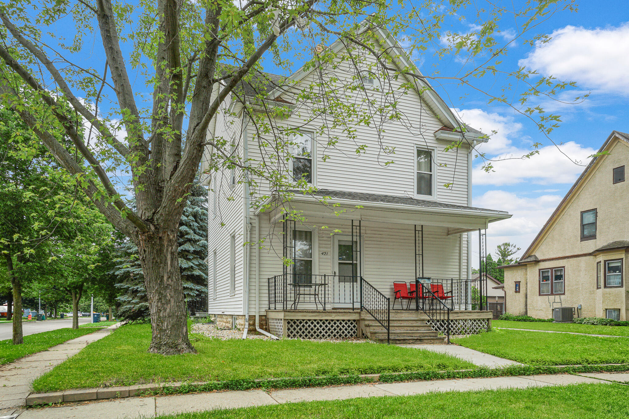 421 Amory St Property Photo 1