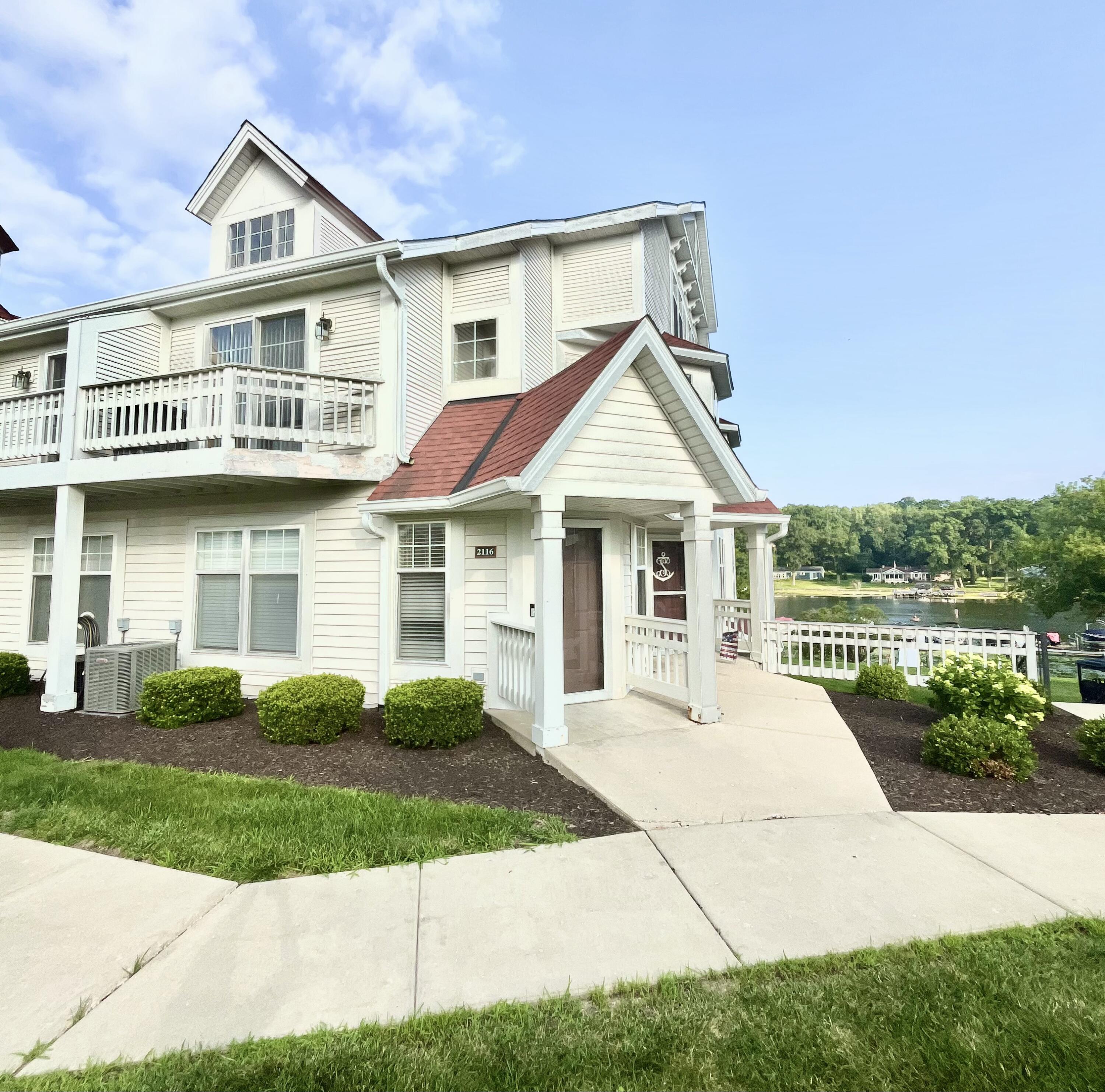 2116 Landings Ln Property Photo 1