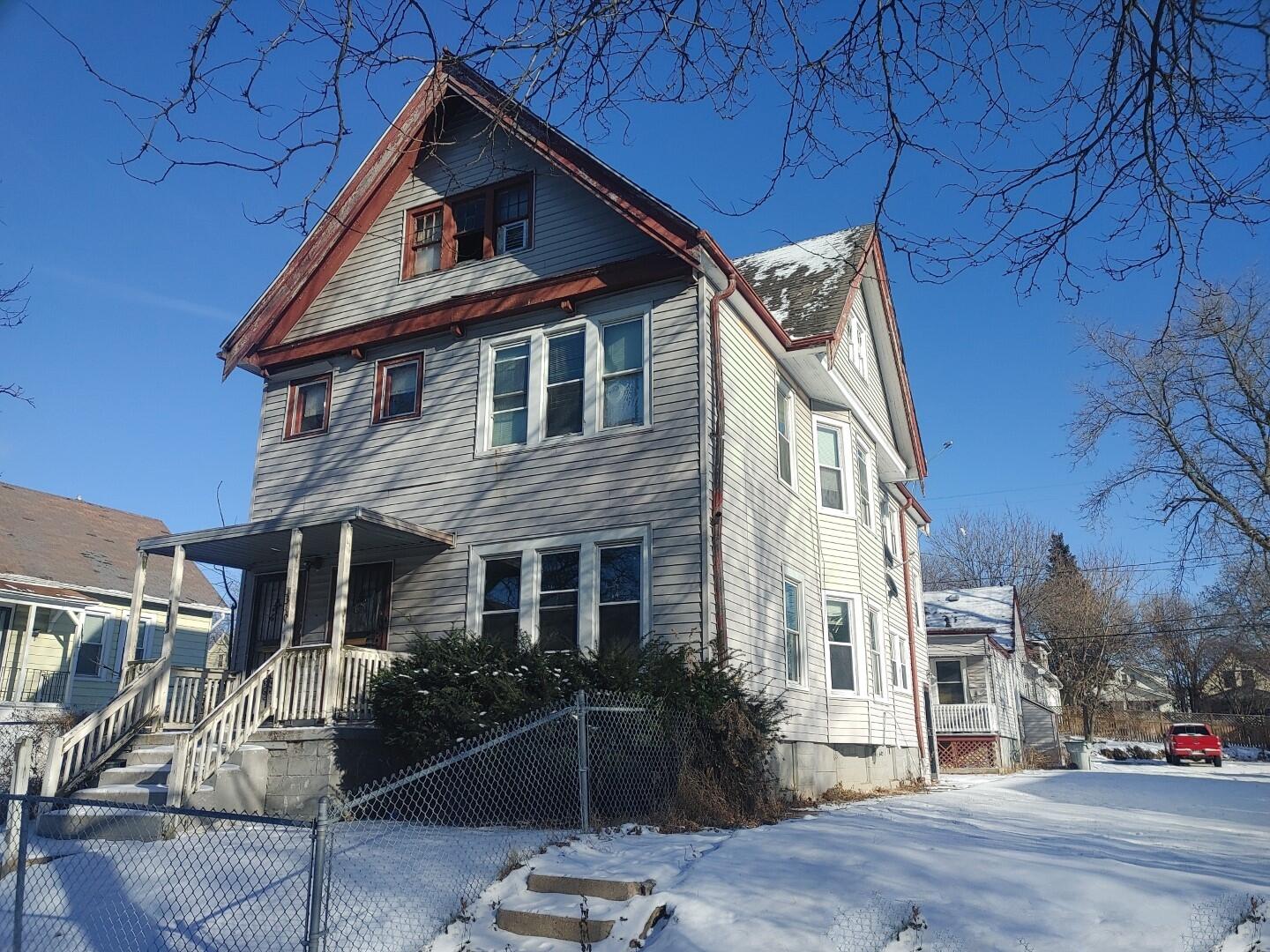 3340 N 11th St Property Photo 1