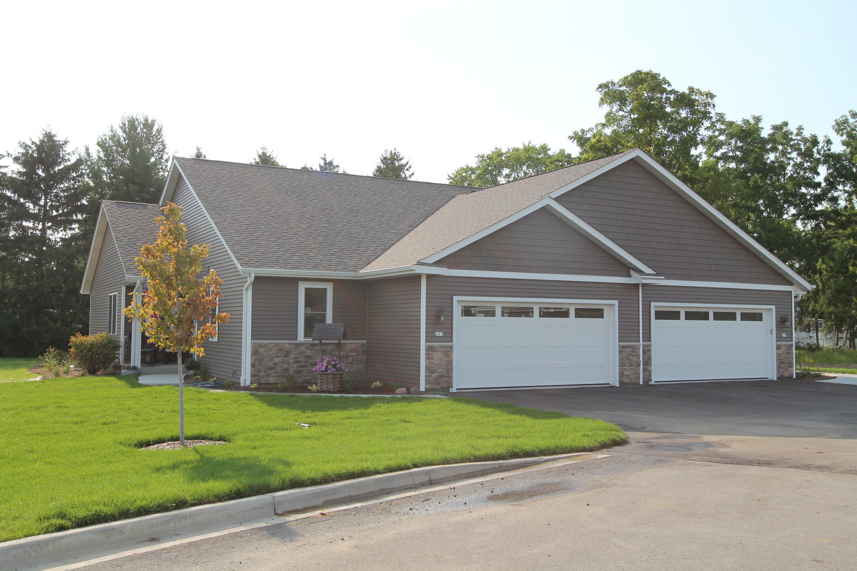 313 N Trailview Cir