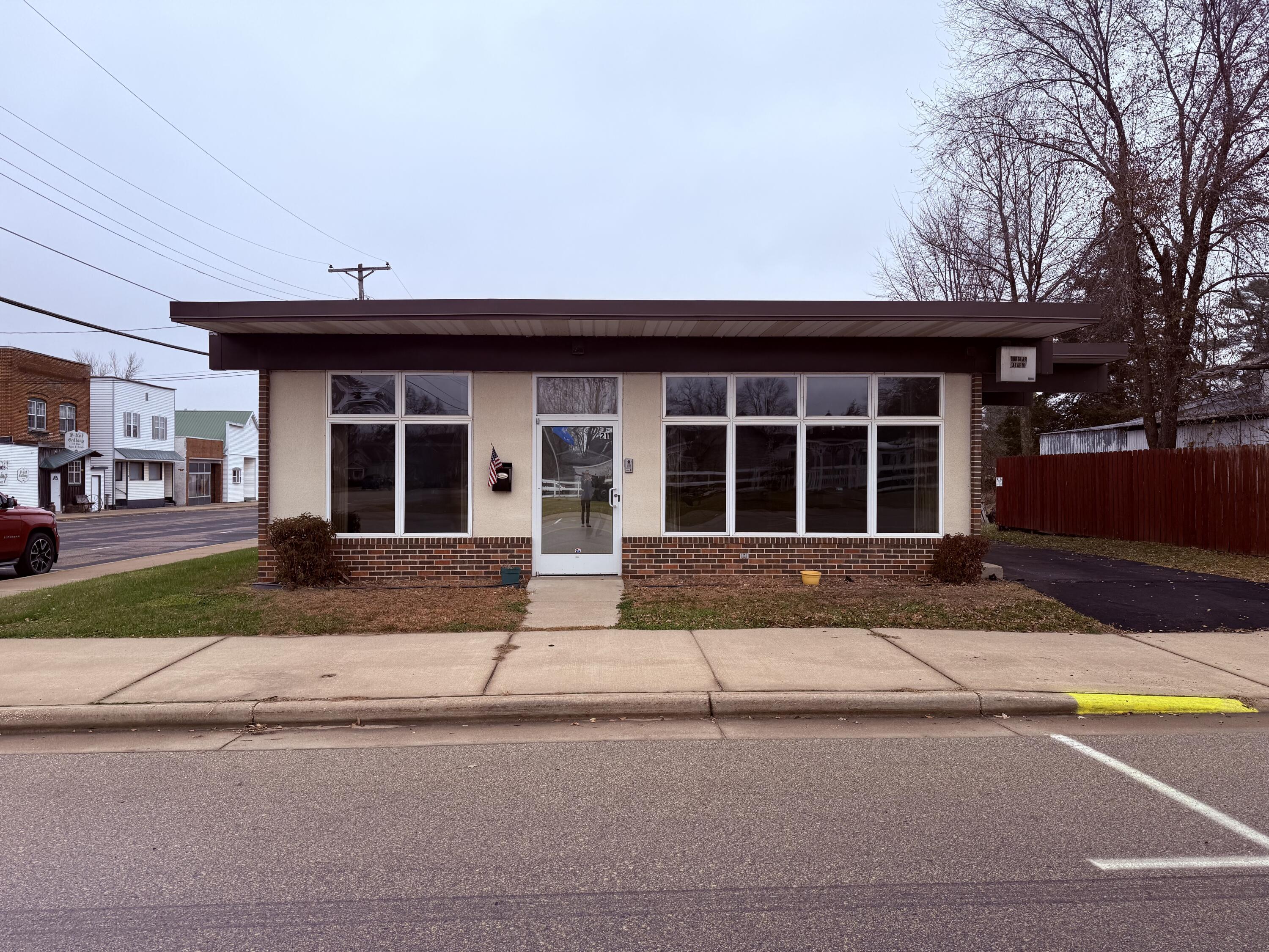 211 2nd St